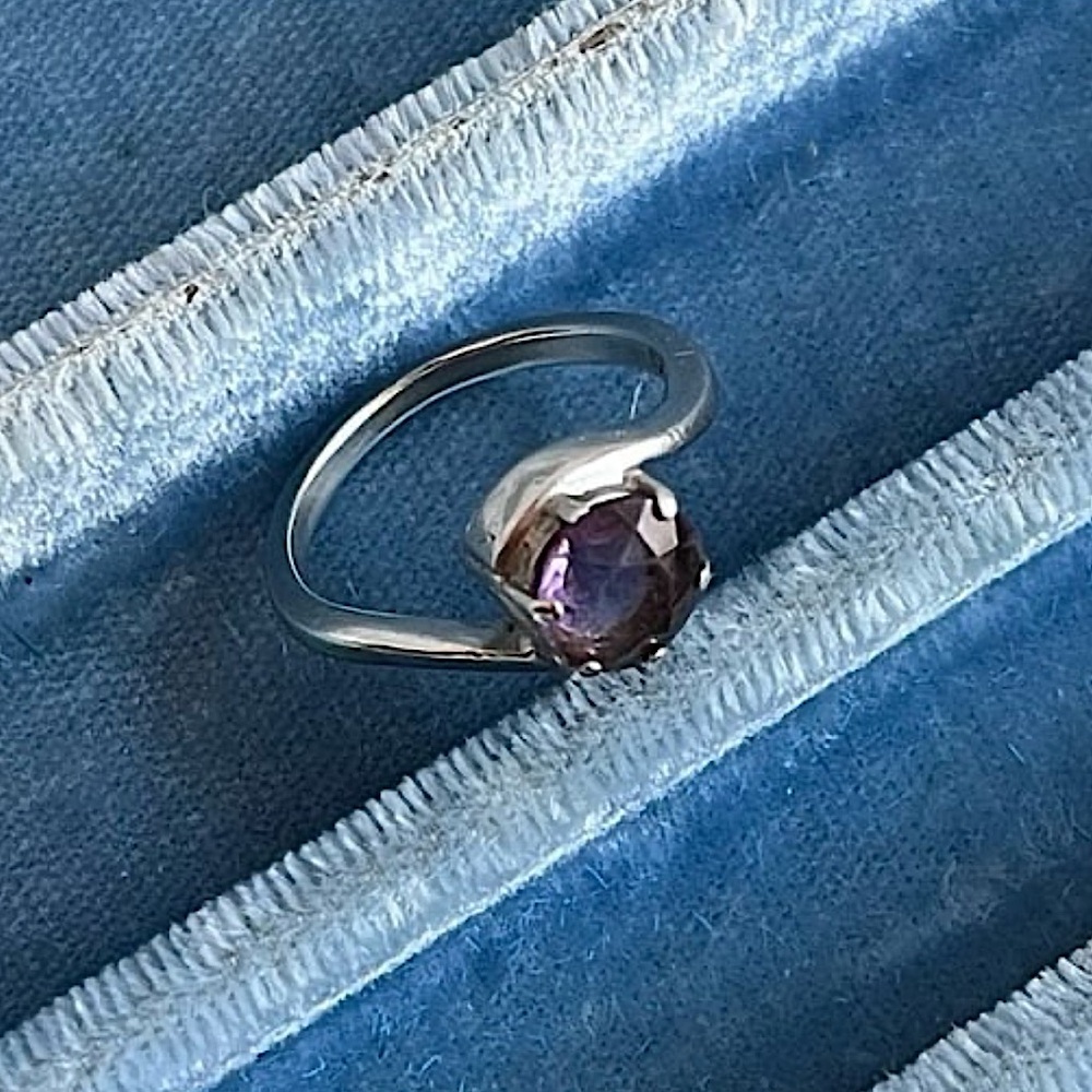 Vintage Sterling Silver Round Amethyst Ring size 5.5